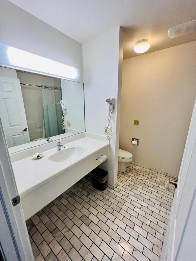 Court Plaza Inn & Suites Of Mackinaw Mackinaw City Buitenkant foto