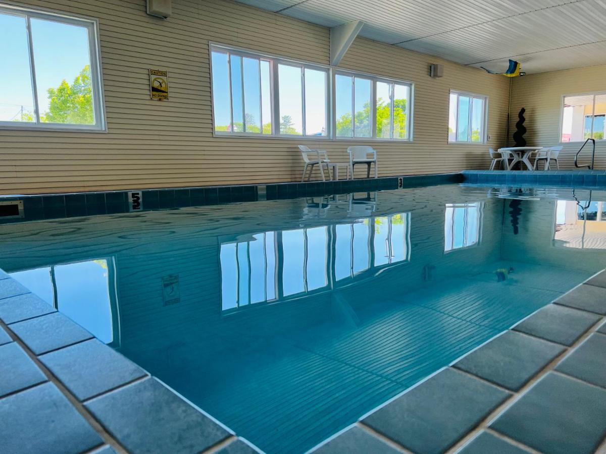 Court Plaza Inn & Suites Of Mackinaw Mackinaw City Buitenkant foto