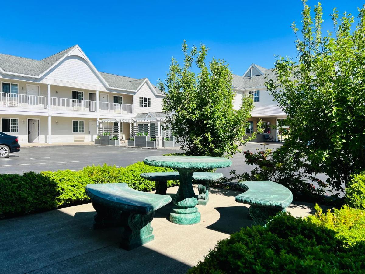 Court Plaza Inn & Suites Of Mackinaw Mackinaw City Buitenkant foto