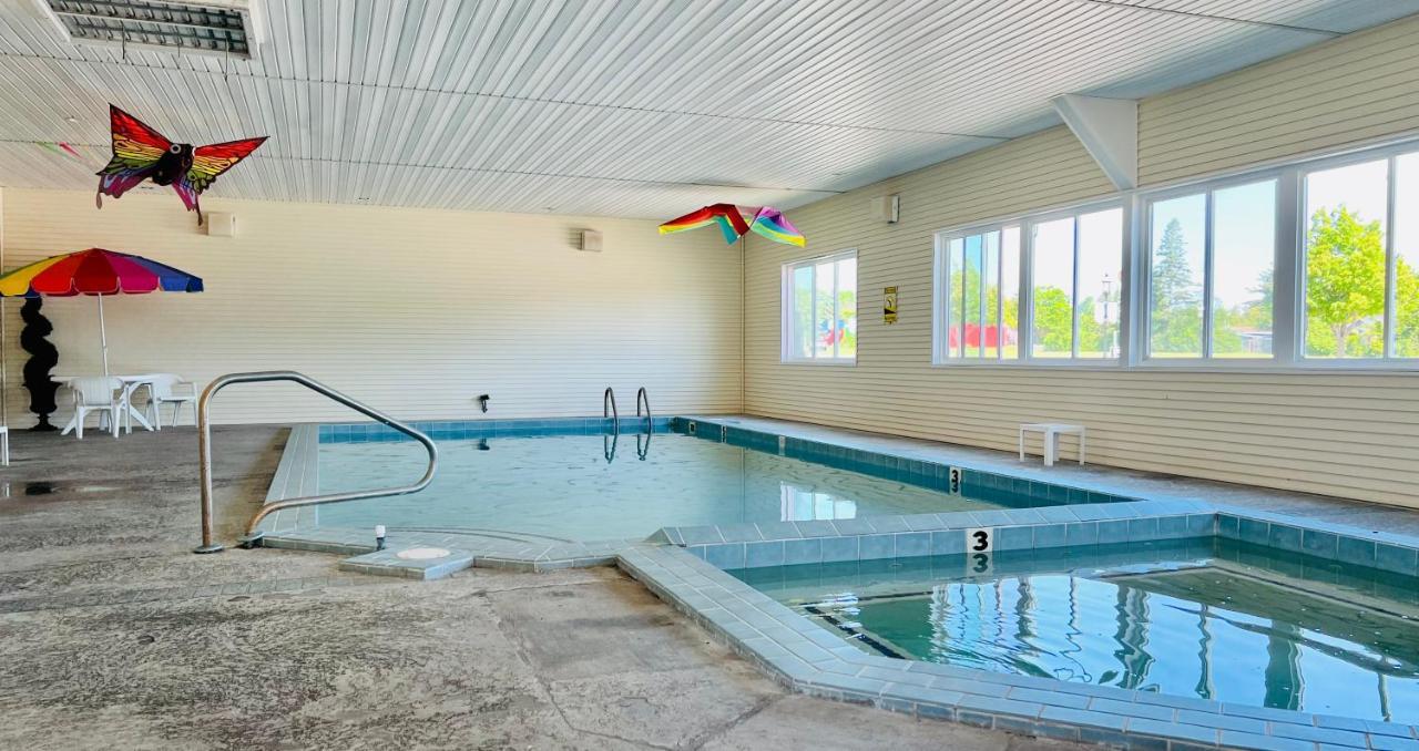 Court Plaza Inn & Suites Of Mackinaw Mackinaw City Buitenkant foto