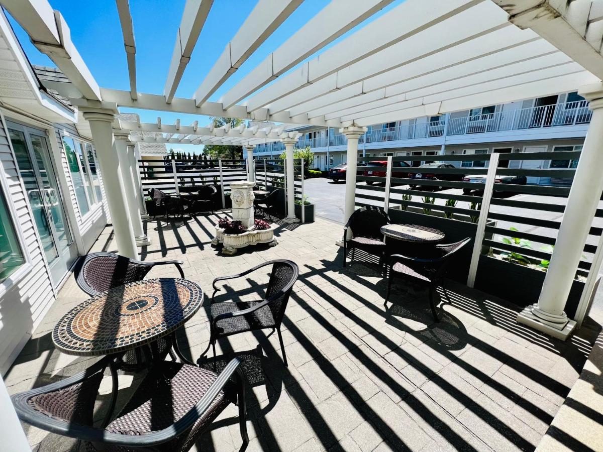 Court Plaza Inn & Suites Of Mackinaw Mackinaw City Buitenkant foto